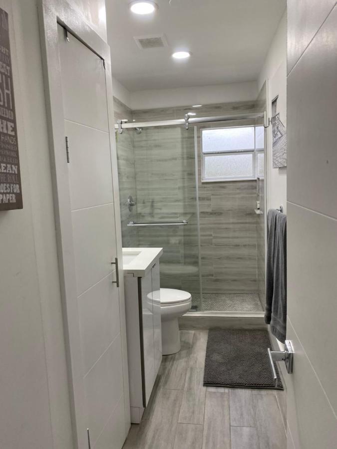 Modern Home, Excellent Location マイアミ エクステリア 写真