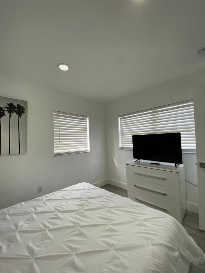 Modern Home, Excellent Location マイアミ エクステリア 写真