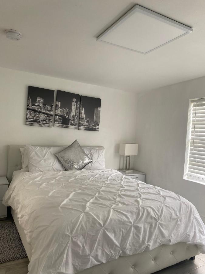 Modern Home, Excellent Location マイアミ エクステリア 写真