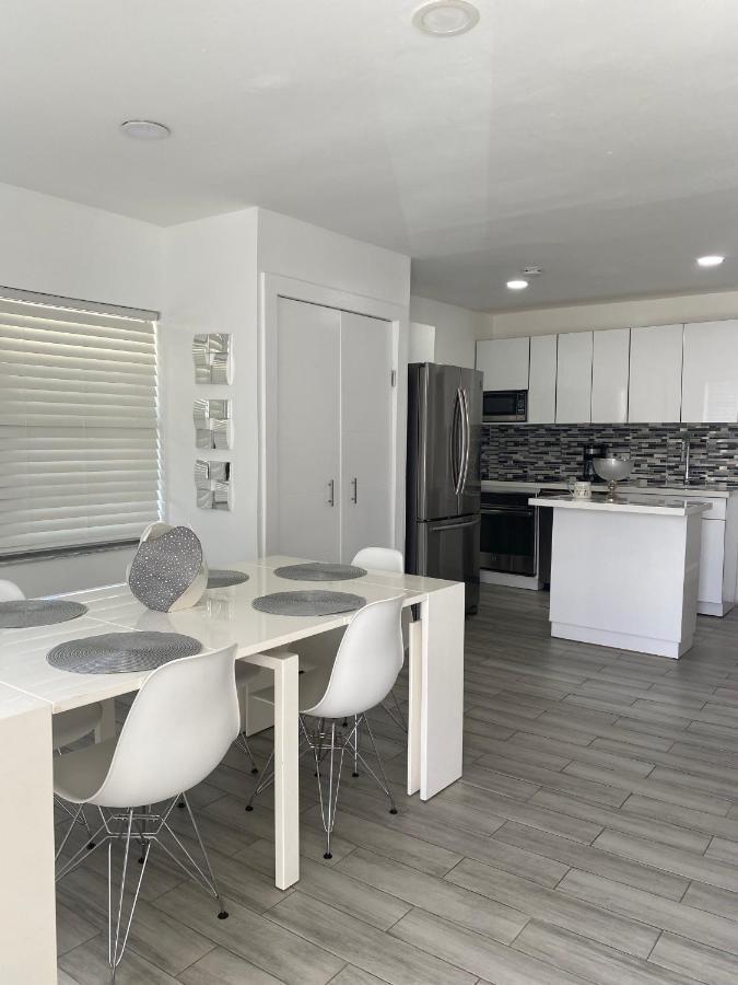 Modern Home, Excellent Location マイアミ エクステリア 写真