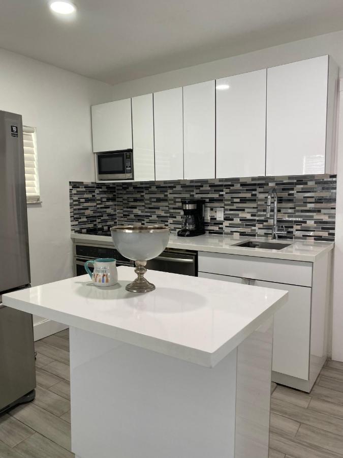 Modern Home, Excellent Location マイアミ エクステリア 写真