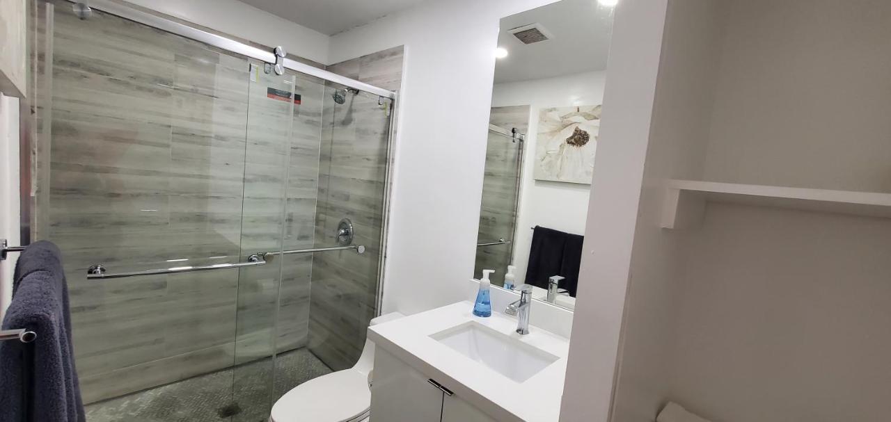 Modern Home, Excellent Location マイアミ エクステリア 写真