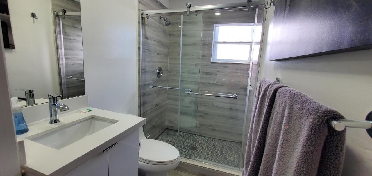 Modern Home, Excellent Location マイアミ エクステリア 写真