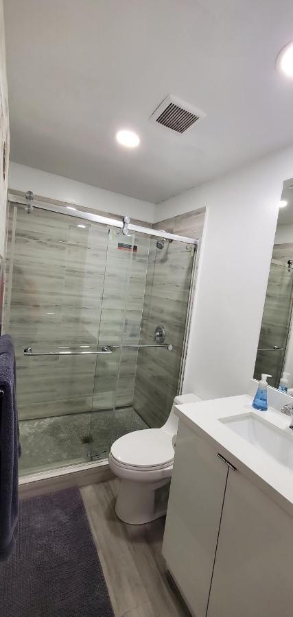 Modern Home, Excellent Location マイアミ エクステリア 写真